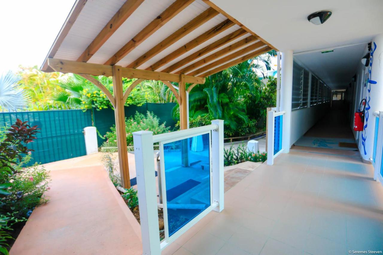 Studio CHIC avec son accès plage et sans coupure d'eau Le Gosier  Extérieur photo