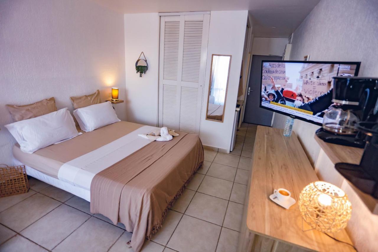 Studio CHIC avec son accès plage et sans coupure d'eau Le Gosier  Extérieur photo