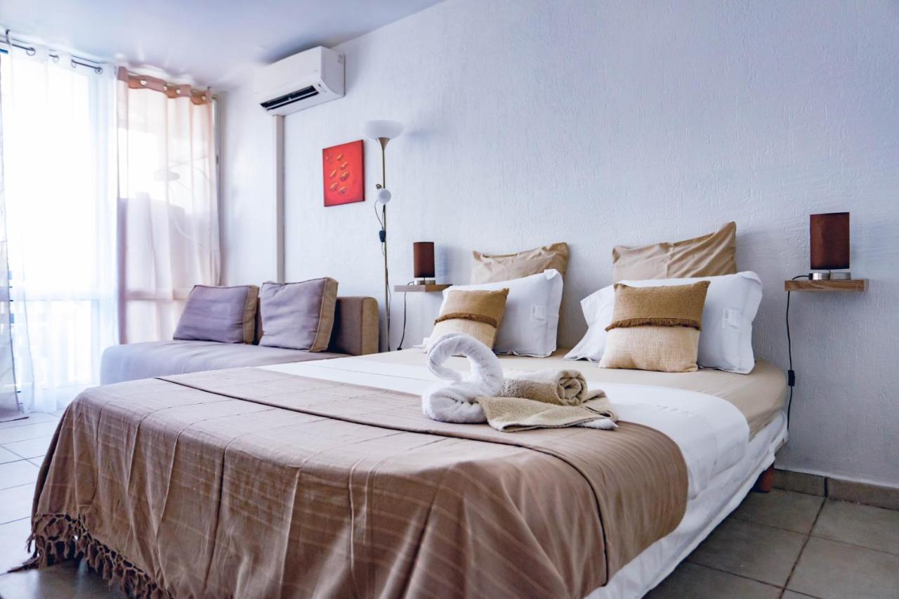 Studio CHIC avec son accès plage et sans coupure d'eau Le Gosier  Extérieur photo