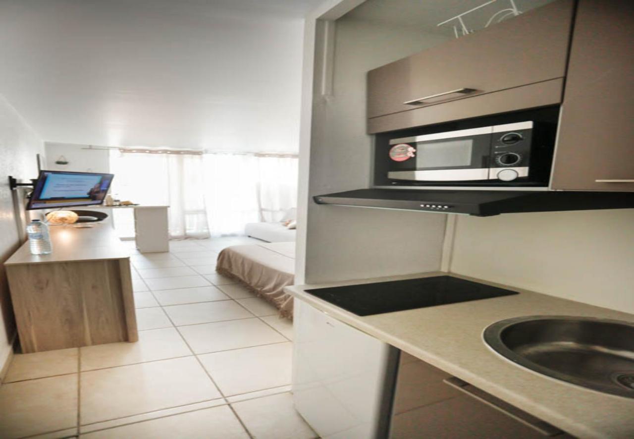 Studio CHIC avec son accès plage et sans coupure d'eau Le Gosier  Extérieur photo