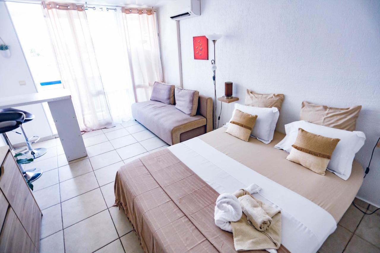 Studio CHIC avec son accès plage et sans coupure d'eau Le Gosier  Extérieur photo