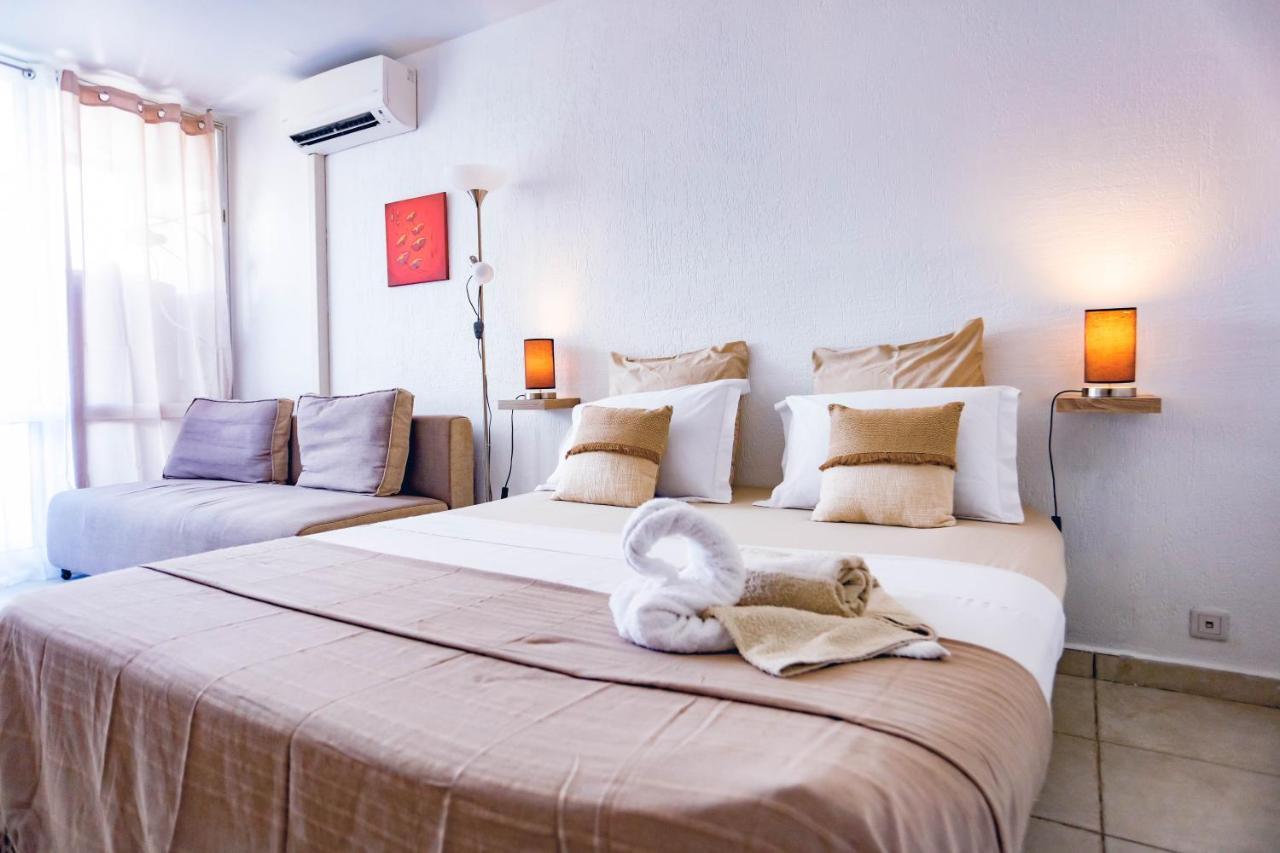 Studio CHIC avec son accès plage et sans coupure d'eau Le Gosier  Extérieur photo