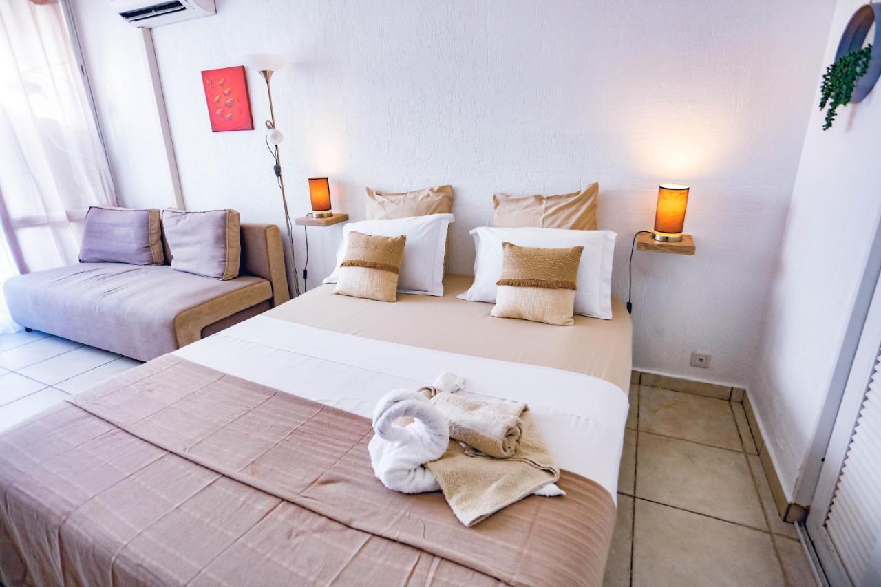 Studio CHIC avec son accès plage et sans coupure d'eau Le Gosier  Extérieur photo