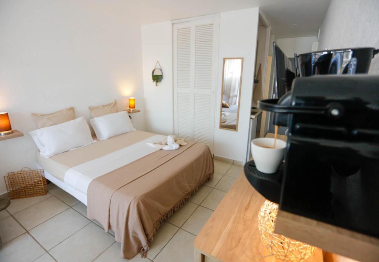 Studio CHIC avec son accès plage et sans coupure d'eau Le Gosier  Extérieur photo